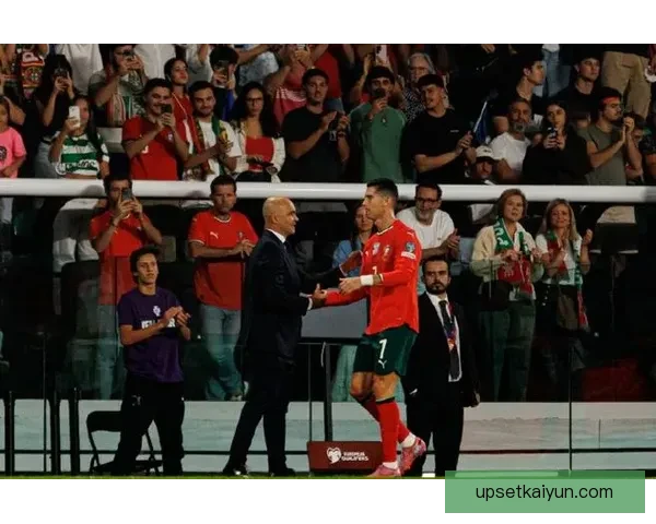 马丁内斯带领国家队面对挑战，表现稳定持续提升